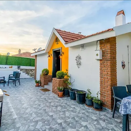 Tradition Trifft Moderne ! Entdecken Sie Dorfleben Auf Einem Anwesen Mit Zwei Modernen Bungalows * Βουρλά