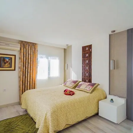 Tradition Trifft Moderne ! Entdecken Sie Dorfleben Auf Einem Anwesen Mit Zwei Modernen Bungalows *