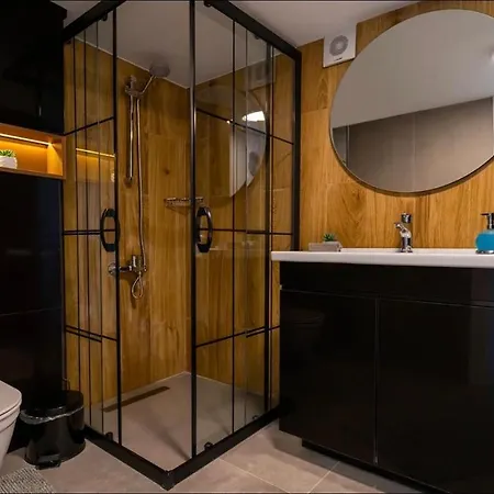 Βίλα Tradition Trifft Moderne ! Entdecken Sie Dorfleben Auf Einem Anwesen Mit Zwei Modernen Bungalows