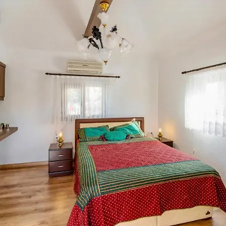 Tradition Trifft Moderne ! Entdecken Sie Dorfleben Auf Einem Anwesen Mit Zwei Modernen Bungalows * Βουρλά
