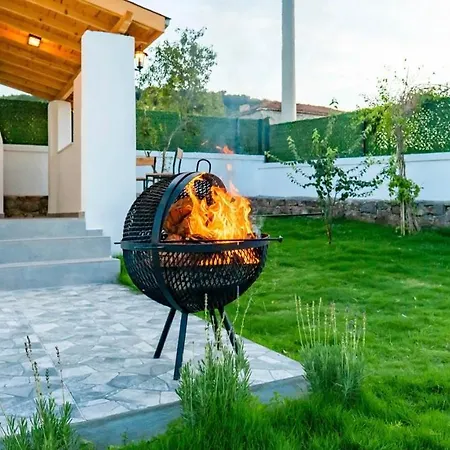 Tradition Trifft Moderne ! Entdecken Sie Dorfleben Auf Einem Anwesen Mit Zwei Modernen Bungalows Βίλα